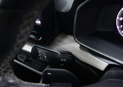 SEAT Leon 1.0 Leon Xcellence Luxury eTSI Semi-Auto 5dr 38