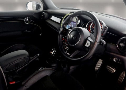 Mini Hatch 2.0 Cooper S Sport Auto 3dr 33