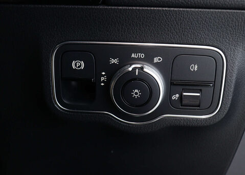 Mercedes-Benz GLA 1.3 GLA 180 AMG Line Premium Auto 5dr 37