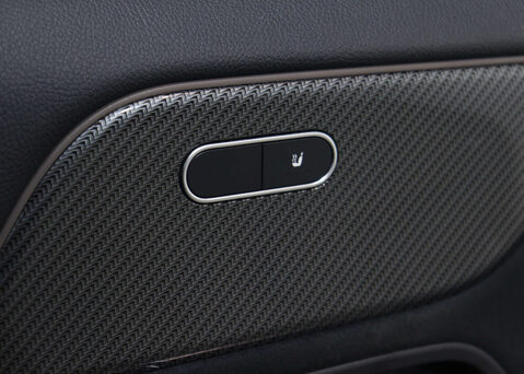 Mercedes-Benz GLA 1.3 GLA 180 AMG Line Premium Auto 5dr 38