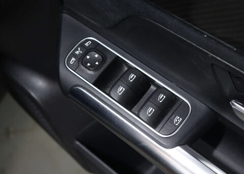 Mercedes-Benz GLA 1.3 GLA 180 AMG Line Premium Auto 5dr 39