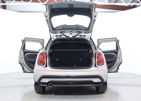 Mini Hatch 1.5 Cooper Exclusive Auto 5dr 55
