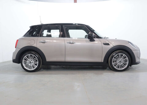 Mini Hatch 1.5 Cooper Exclusive Auto 5dr 12