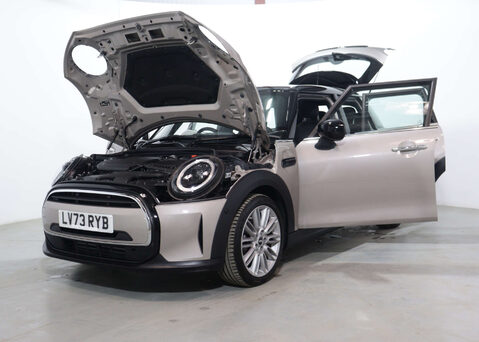 Mini Hatch 1.5 Cooper Exclusive Auto 5dr 52