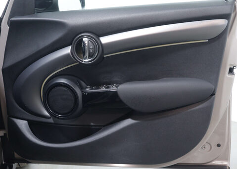 Mini Hatch 1.5 Cooper Exclusive Auto 5dr 39