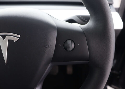 Tesla Model Y Model Y Long Range AWD 4WD 5dr 33