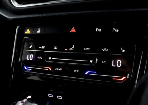 Volkswagen T-Roc 1.5 T-Roc R-Line TSI Semi-Auto 5dr 32