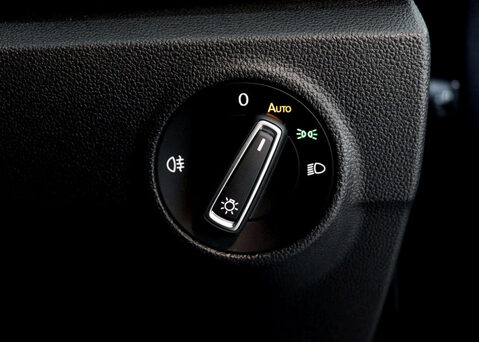 Volkswagen T-Roc 1.5 T-Roc R-Line TSI Semi-Auto 5dr 38