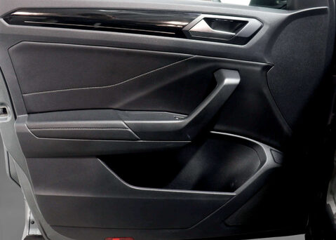 Volkswagen T-Roc 1.5 T-Roc R-Line TSI Semi-Auto 5dr 48