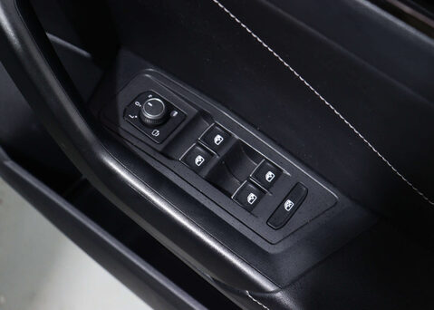 Volkswagen T-Roc 1.5 T-Roc R-Line TSI Semi-Auto 5dr 40