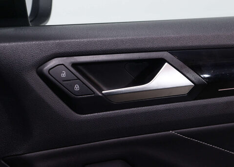 Volkswagen T-Roc 1.5 T-Roc R-Line TSI Semi-Auto 5dr 39