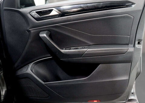 Volkswagen T-Roc 1.5 T-Roc R-Line TSI Semi-Auto 5dr 44