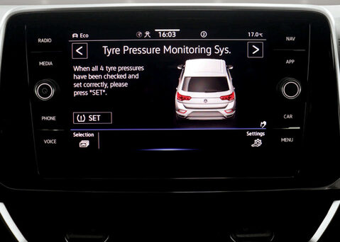 Volkswagen T-Roc 1.5 T-Roc R-Line TSI Semi-Auto 5dr 27