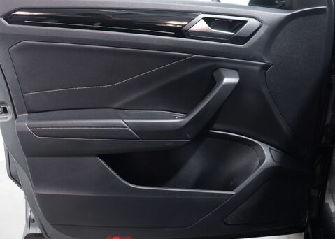 Volkswagen T-Roc 1.5 T-Roc R-Line TSI Semi-Auto 5dr 48