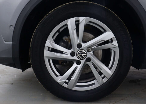 Volkswagen T-Roc 1.5 T-Roc R-Line TSI Semi-Auto 5dr 15