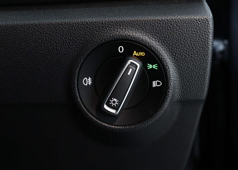 Volkswagen T-Roc 1.5 T-Roc R-Line TSI Semi-Auto 5dr 38