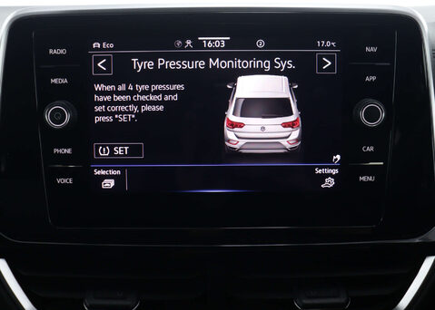 Volkswagen T-Roc 1.5 T-Roc R-Line TSI Semi-Auto 5dr 26