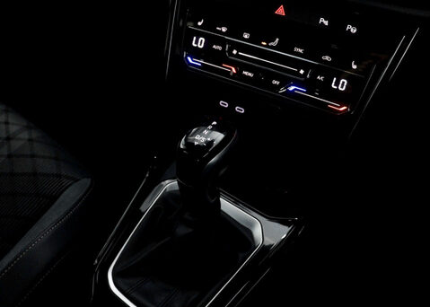 Volkswagen T-Roc 1.5 T-Roc R-Line TSI Semi-Auto 5dr 34