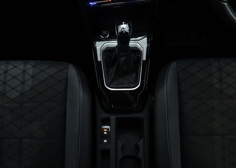 Volkswagen T-Roc 1.5 T-Roc R-Line TSI Semi-Auto 5dr 20