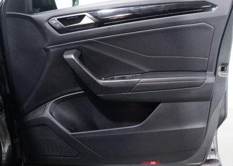 Volkswagen T-Roc 1.5 T-Roc R-Line TSI Semi-Auto 5dr 44