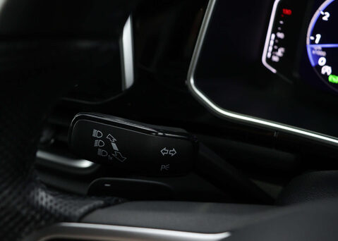 Volkswagen T-Roc 1.5 T-Roc R-Line TSI Semi-Auto 5dr 37