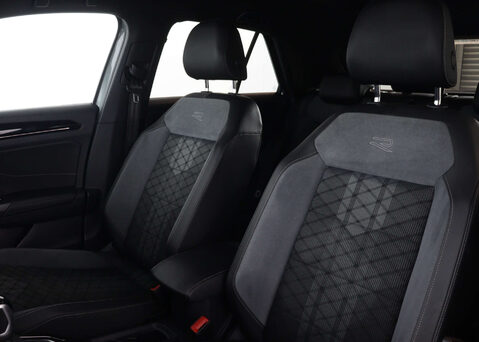 Volkswagen T-Roc 1.5 T-Roc R-Line TSI Semi-Auto 5dr 47