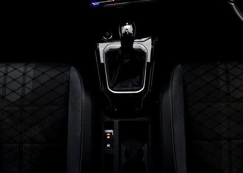 Volkswagen T-Roc 1.5 T-Roc R-Line TSI Semi-Auto 5dr 21