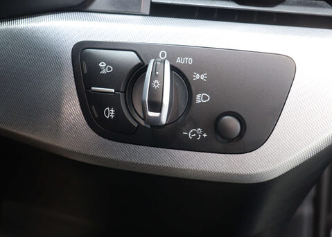 Audi A4 2.0 A4 Technik 35 TFSI MHEV Semi-Auto 4dr 37