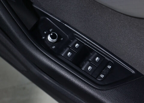 Audi A4 2.0 A4 Technik 35 TFSI MHEV Semi-Auto 4dr 39