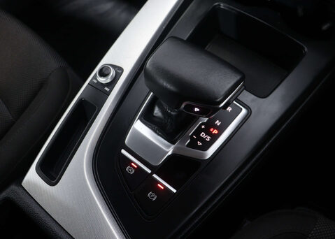 Audi A4 2.0 A4 Technik 35 TFSI MHEV Semi-Auto 4dr 34