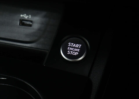 Audi A4 2.0 A4 Technik 35 TFSI MHEV Semi-Auto 4dr 32