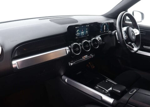 Mercedes-Benz GLB 1.3 GLB 200 AMG Line Auto 5dr 44