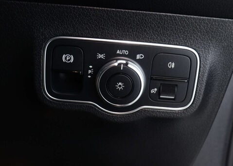 Mercedes-Benz GLB 1.3 GLB 200 AMG Line Auto 5dr 37