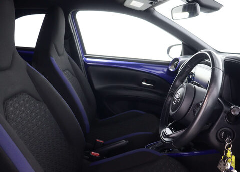 Toyota Aygo X 1.0 Aygo X Edge VVT-i Auto 5dr 31