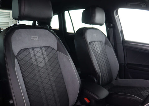 Volkswagen Tiguan 1.5 Tiguan R-Line TSi Semi-Auto 5dr 44