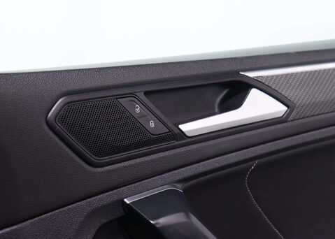 Volkswagen Tiguan 1.5 Tiguan R-Line TSi Semi-Auto 5dr 40