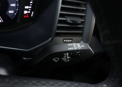 Audi A1 1.0 A1 Sportback 30 TFSI Technik Semi-Auto 5dr 33