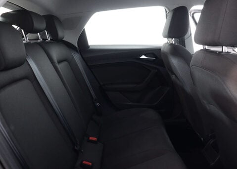 Audi A1 1.0 A1 Sportback 30 TFSI Technik Semi-Auto 5dr 46