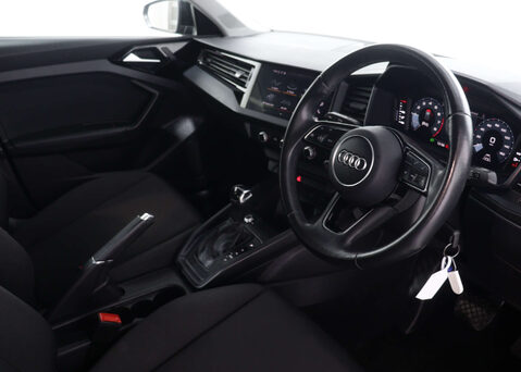 Audi A1 1.0 A1 Sportback 30 TFSI Technik Semi-Auto 5dr 37