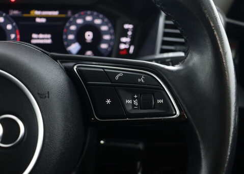 Audi A1 1.0 A1 Sportback 30 TFSI Technik Semi-Auto 5dr 31