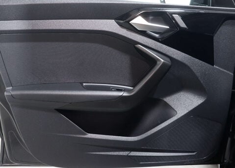 Audi A1 1.0 A1 Sportback 30 TFSI Technik Semi-Auto 5dr 44