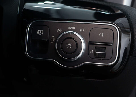 Mercedes-Benz A Class 1.3 A 180 AMG Line Edition Executive Auto 4dr 38