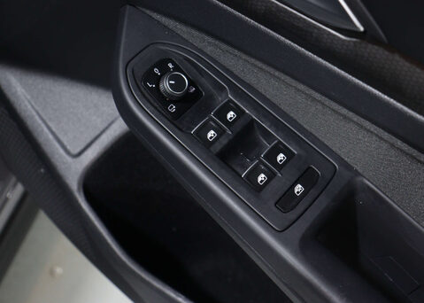 Volkswagen Golf 2.0 Golf GTD TDI Semi-Auto 5dr 40