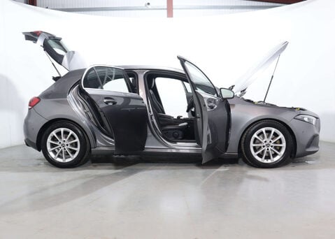 Mercedes-Benz A Class 1.3 A 200 Sport Exeutive Auto 5dr 58