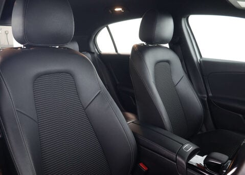 Mercedes-Benz A Class 1.3 A 200 Sport Exeutive Auto 5dr 42