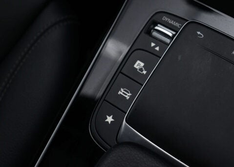 Mercedes-Benz A Class 1.3 A 200 Sport Exeutive Auto 5dr 32