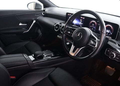 Mercedes-Benz A Class 1.3 A 200 Sport Exeutive Auto 5dr 40