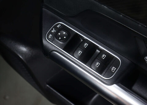 Mercedes-Benz GLA 1.3 GLA 180 AMG Line Premium Auto 5dr 39