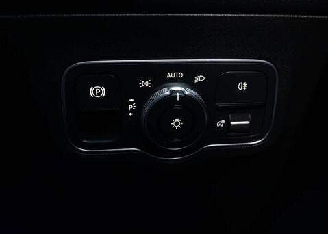 Mercedes-Benz GLA 1.3 GLA 180 AMG Line Premium Auto 5dr 37