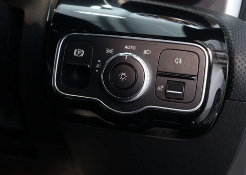 Mercedes-Benz CLA Class 1.3 CLA 180 AMG Line Premium Plus 2 Auto 4dr 39